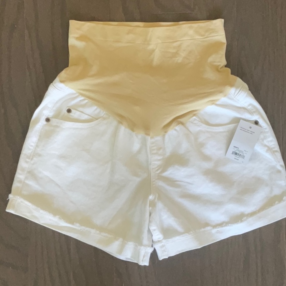 NWT white maternity shorts size 12